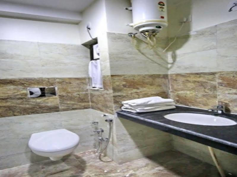 OYO 2229 Hotel Golden Wings Udaipur Exterior foto
