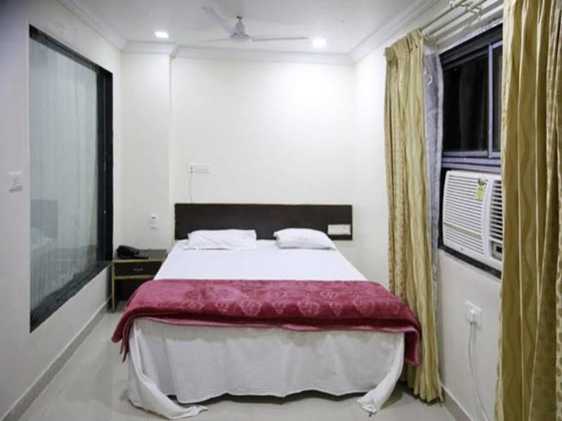 OYO 2229 Hotel Golden Wings Udaipur Exterior foto